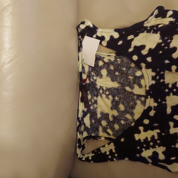 Women's A Common Thread top - Picture 4 of 7